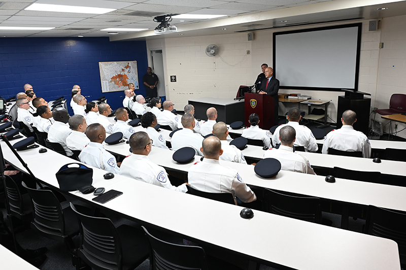 Mayor Whitmire with HPD Recruits Photo 1